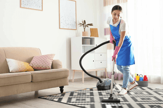 Femme de ménage professionnelle maideo